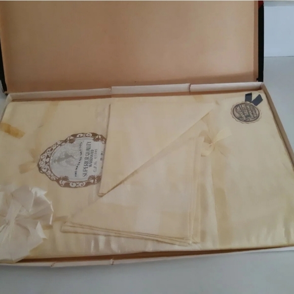 Vintage Tablecloth Jewel Tone 5 pieces super fine quality gold 50''x50' - Picture 7 of 7